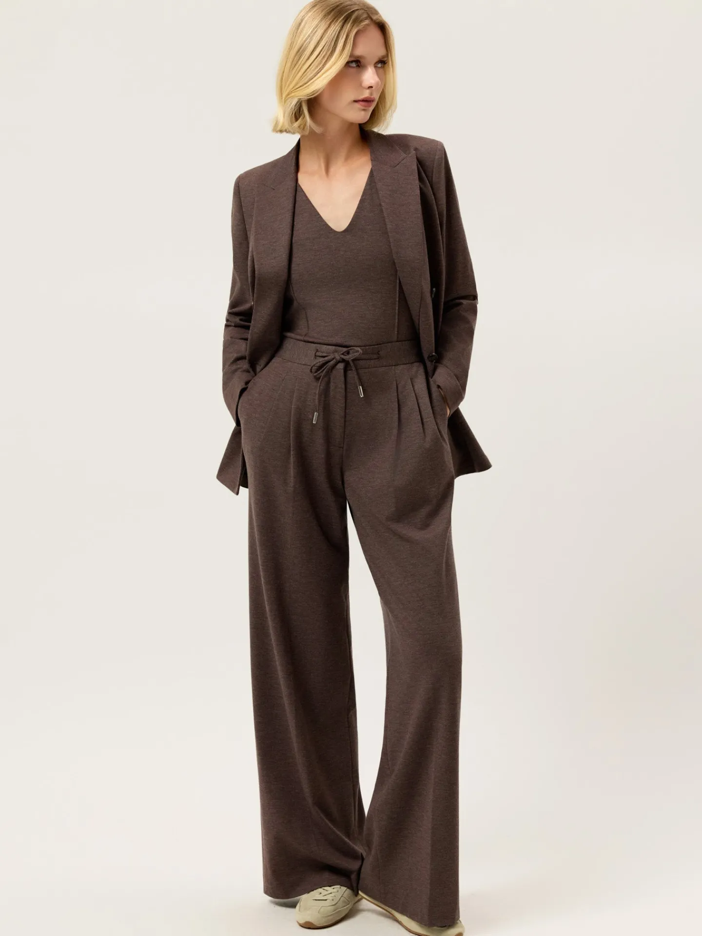 Sale Luxe Leisure Edition V-Neck Top In Rayon Blend MULHER Tops