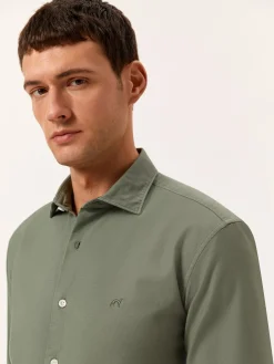 New Slim Fit Garment Dye Open Oxford Shirt in Comfort Cotton Camisas Casuais|Camisas Casuais